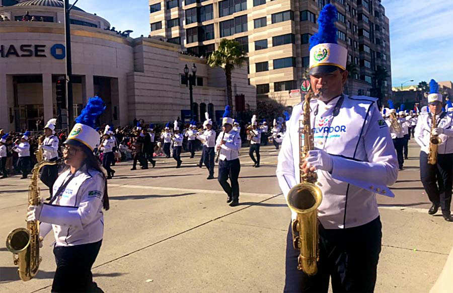 Imágenes de Banda El Salvador en el desfile de las Rosas en Pasadena