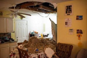 Large explosion rocks Houston, houses damaged