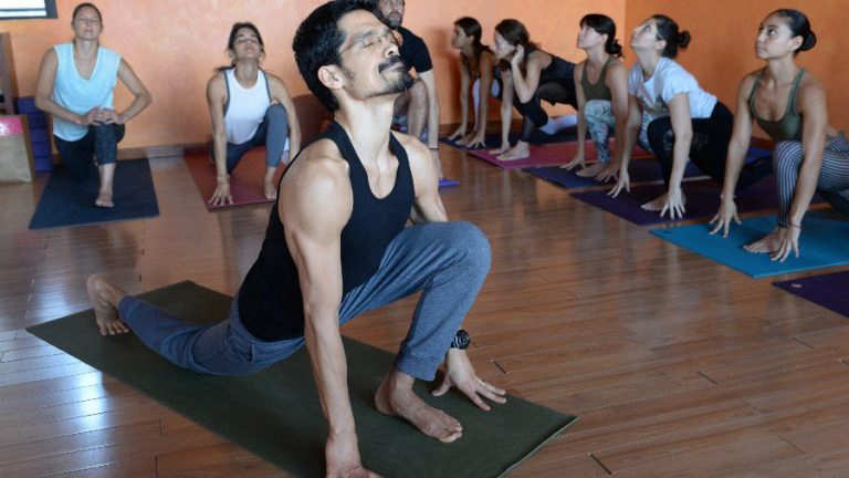 Maestro De Dharma Yoga Visit El Salvador Noticias De El Salvador