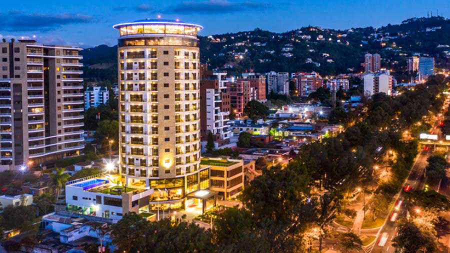 Conoce el "Restaurante Giratorio" que cautiva desde las alturas en