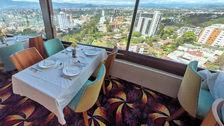 Conoce el "Restaurante Giratorio" que cautiva desde las alturas en