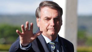 VIDEO. Presidente Jair Bolsonaro forcejeó con un youtuber para arrebatarle el celular