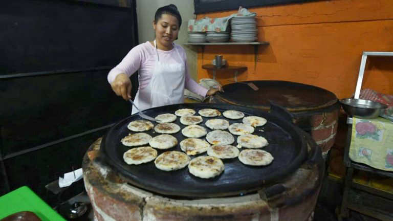 Pupusas, el platillo más amado y emblemático de El Salvador | Noticias