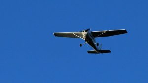 Dos avionetas chocan en pleno vuelo en Colorado. Hay tres muertos
