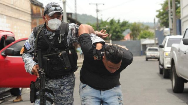 VIDEO: Momento Exacto En Que Delincuentes Intentan Huir Durante ...