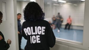 El Gobierno de Donald Trump violó una orden de un juez al enviar a ocho migrantes a Sudán del Sur