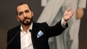 Analistas critican tuit en el que Bukele se burló de Biden por una equivocación en su discurso ante el Congreso