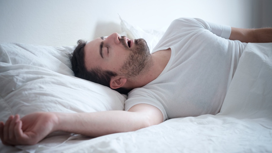 El ejercicio de cinco minutos que te ayudará a dejar de roncar