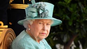 La reina Isabel perdonó al príncipe Andrés por su escándalo sexual y esta es la “escandalosa” prueba