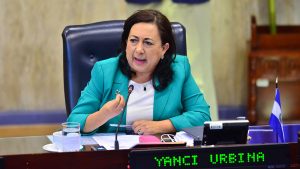 Comisión de sobresueldos cita a ex diputada del FMLN, Yanci Urbina
