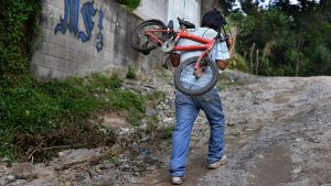 Colaboradores de pandilleros cambiaban chapas de puertas para usurpar casas en Apopa