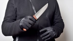 atacante con cuchillo
