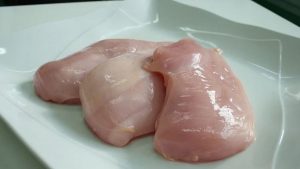 Conoce las formas de cocinar el pollo que ponen en riesgo tu salud