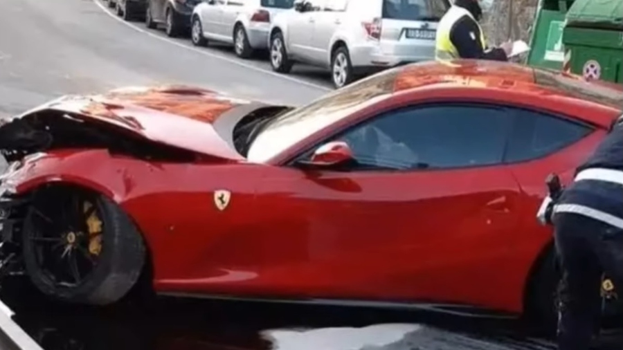 INCREDIBLE: The footballer left his Ferrari in the laundry and was returned destroyed!  |  News from El Salvador