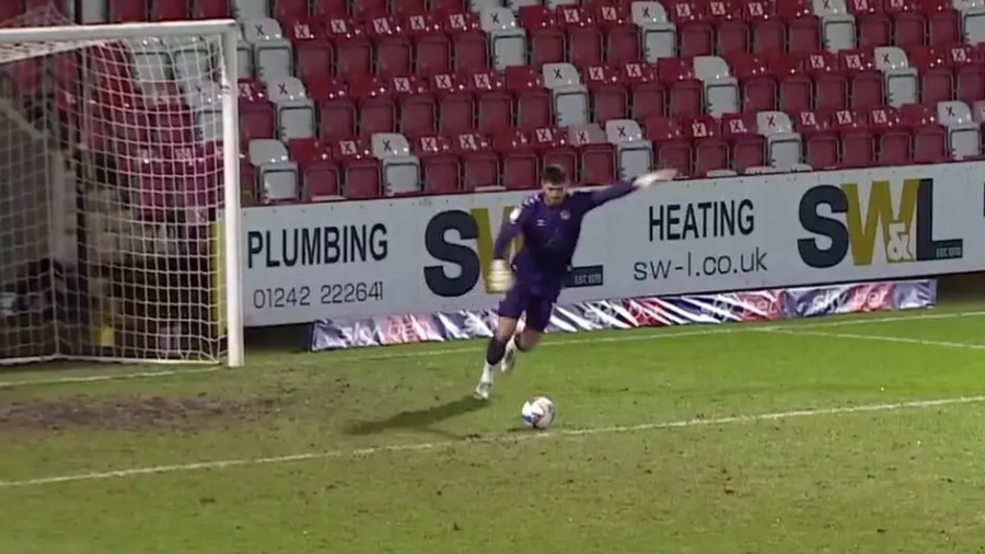 VIDEO: A record goal!  The goalkeeper scored from goal to goal in England  News from El Salvador
