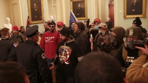 Seis miembros de milicia de extrema derecha condenados por invasión del Capitolio de EEUU