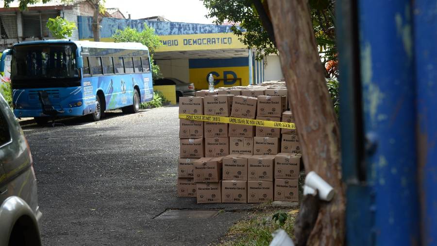 Deputies tildan de “pago de prebendas” y “malversación de fondus publices” parcels de alimentos del gobierno en local con emblem de CD |  El Salvador News