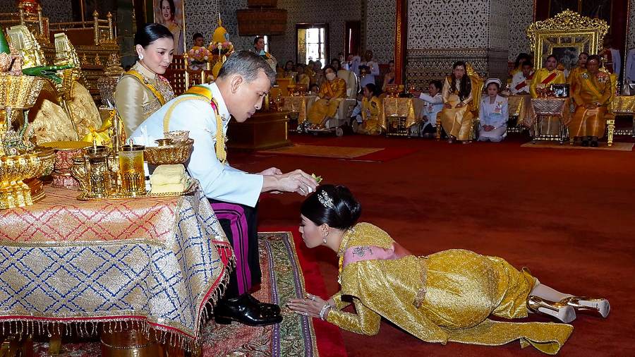 A harem of 20 women, a commanding officer and the prohibition of criticism of the monarchy;  the controversial life of the Thai king |  El Salvador News