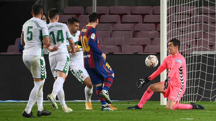 Lionel Messi lleva al Barcelona al triunfo ante el Elche y ...