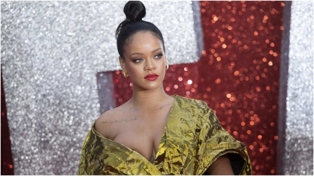 (PHOTO) Did Rihanna make fun of the Hindu religion?  The singer is criticized for posing half-naked with a necklace alluding to the god Ganesha |  News from El Salvador