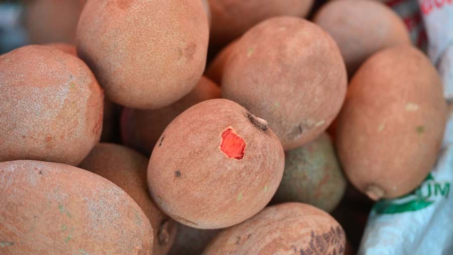 Precios-de-las-frutas-de-temprada-en-el-mercado-central