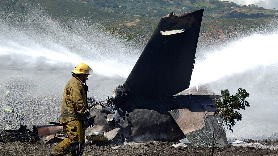 VIDEO: The moment a military plane crashes in a house in Bolivia.  One of the residents died