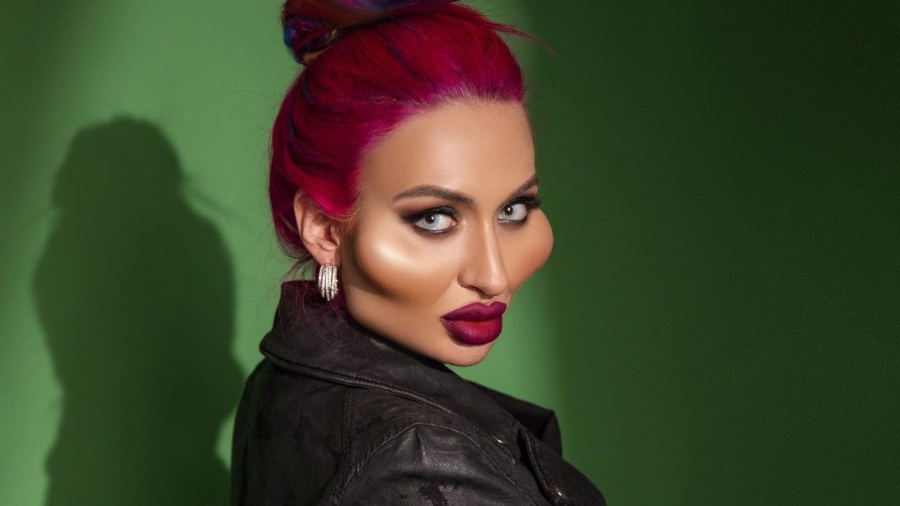 Las sorprendentes imágenes de la mujer con los pómulos más grandes del