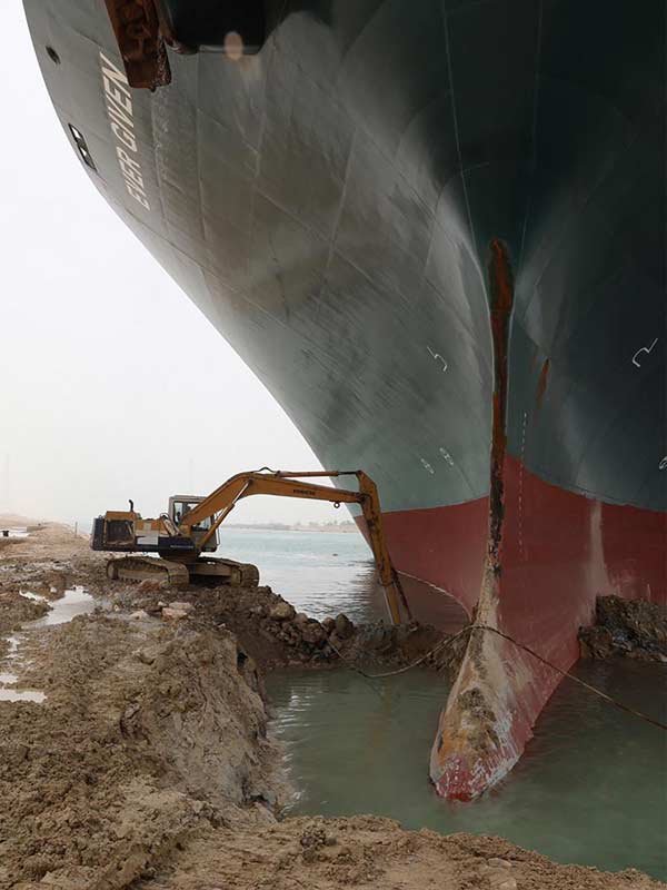 El-buque-que-bloquea-el-canal-de-Suez-212