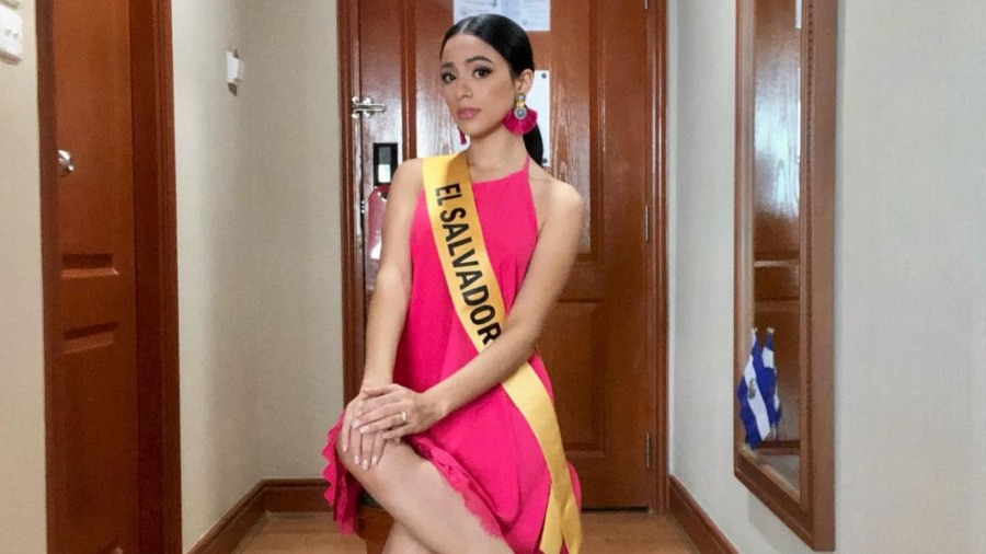 VIDEO: Asi reaccionó un joven Thaiandés al ver parade a Miss Grand El Salvador en traje de baño