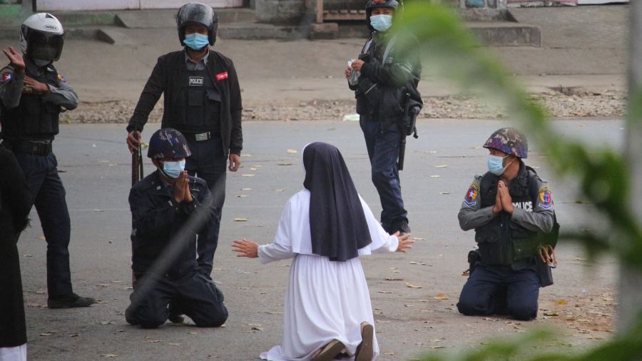 “Don’t shoot children!”, A nun’s plea to police officers during demonstration against Burma coup
