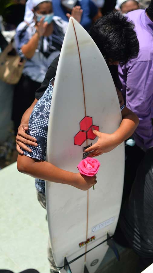entierro de surfista salvadorena katherine diaz18