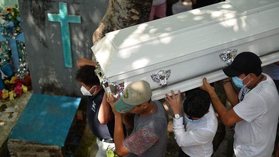 entierro de surfista salvadorena katherine diaz21