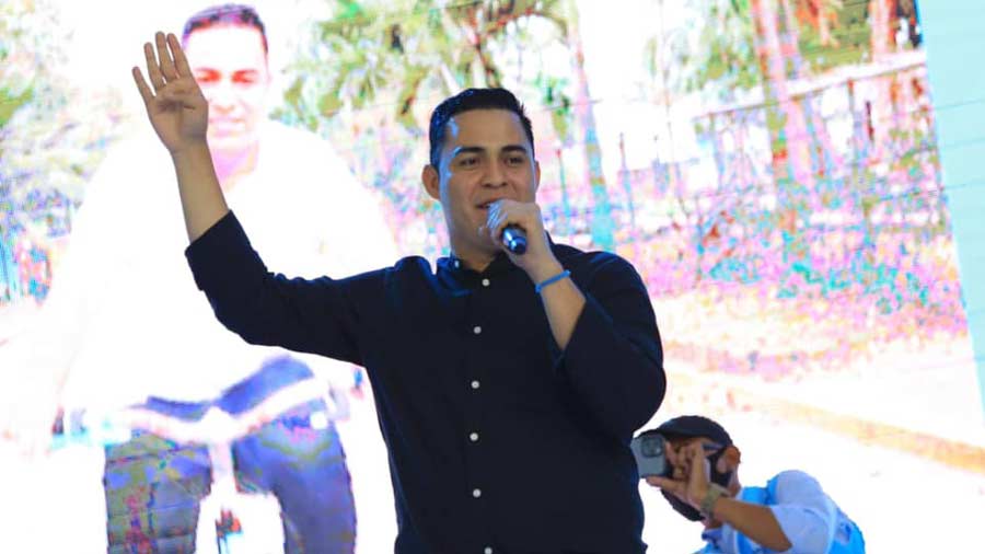 Alcalde electo Henry Flores compromised to restore 71 despedidas alcaldía tecleña