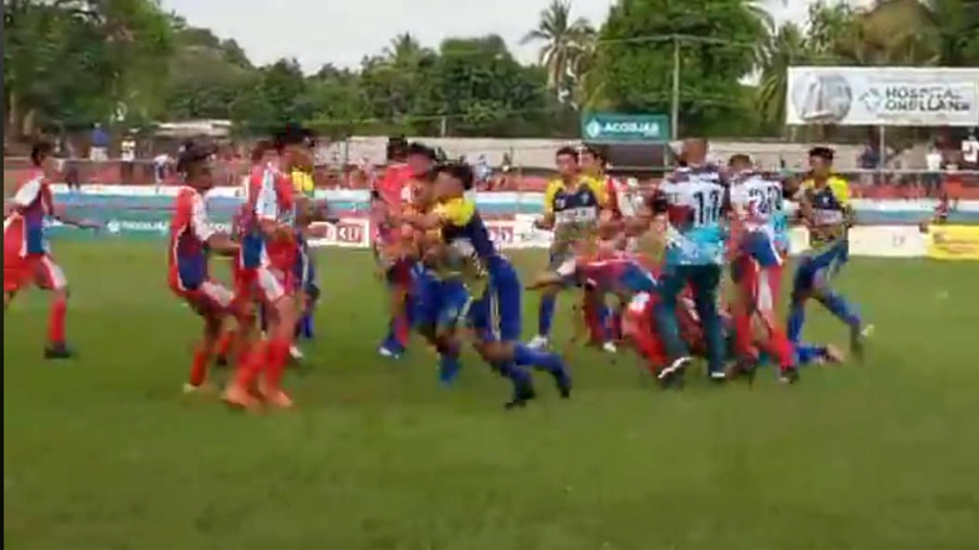 VIDEO.  Final battle of ADFA Usulután acabó with final dismissal