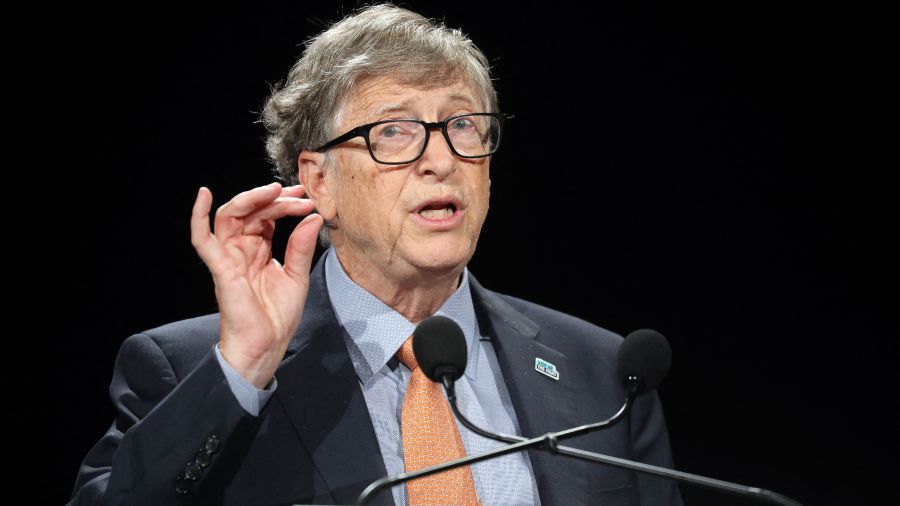 Bill Gates y su predicción de cuándo y cómo el mundo "volverá por
