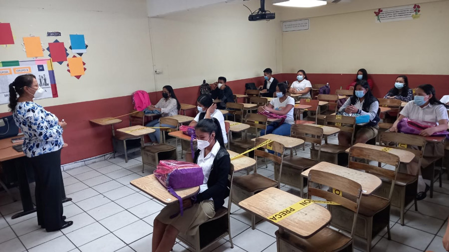 Escuelas-pandemia-regreso-a-clases-INTI383