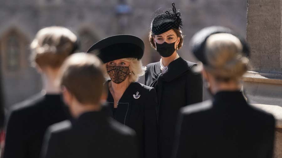 Kate-Middleton-y-su-deslumbrante-look-en-el-sepelio-del-esposo-de-la-Reina-Isabel-(8)