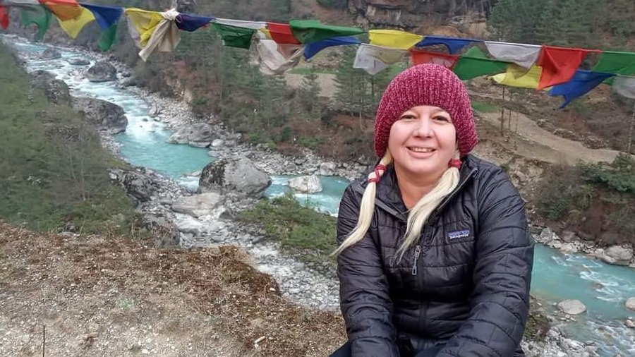 VIDEO: Alfa Karina Aruestra, Salvadoran climber, shows the good and evil of Nepal on the way to Everest