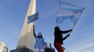 Caos en Buenos Aires por la huelga del transporte aéreo, trenes, metro y taxis