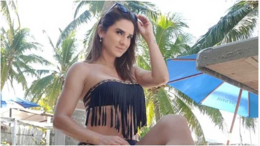 Single!  This is how Raquel Vargas announced that she is no longer Roberto Acosta’s partner
