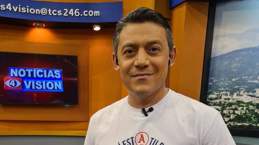 Alex Pineda. Presentador