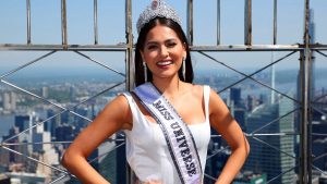 Ex Miss Universo Andrea Meza debuta como presentadora de la cadena Telemundo