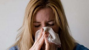 Ajo, limón y miel: la potente infusión que alivia la gripe