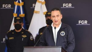 Fiscal Rodolfo Delgado en conferencia