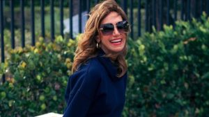 Lili Estefan enciende las redes al presumir sus sensuales piernas