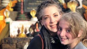 ¡De niña a mujer! Constanza, hija de Edith González, llega a su 18 años y luce como su madre