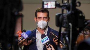 Ante alza de la gasolina, diputado Johnny Wright propone hacer Teletrabajo, restringir circulación de vehículos y planes de austeridad en el Estado