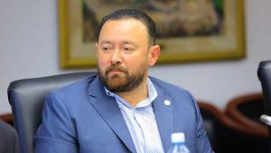 “No estamos en Suecia o en Suiza”: Guillermo Gallegos desestima acusaciones de abusos de poder en régimen de excepción