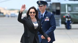 FOTOS: Kamala Harris deslumbra con su elegante traje durante visita a Guatemala