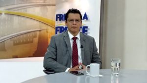 Reformas al Código Penal buscan “hacer parecer que las pandillas no tienen el control territorial” y limitan la libertad de prensa, dice Eduardo Escobar